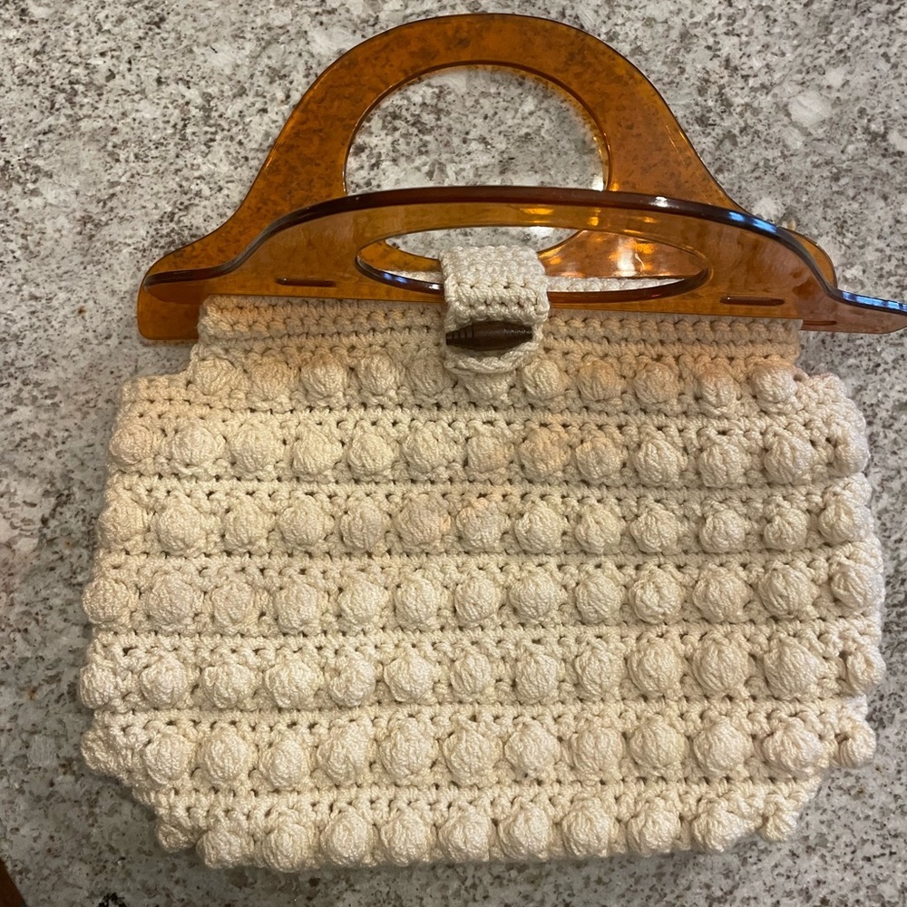 Vintage 60s Ivory Crochet Puff Stitch Handbag with Brown Lucite Handles - Picture 4 of 8